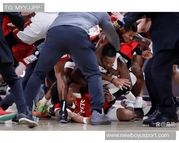 科尔透露巴特勒因脚踝扭伤缺席训练对湖人比赛出战存疑